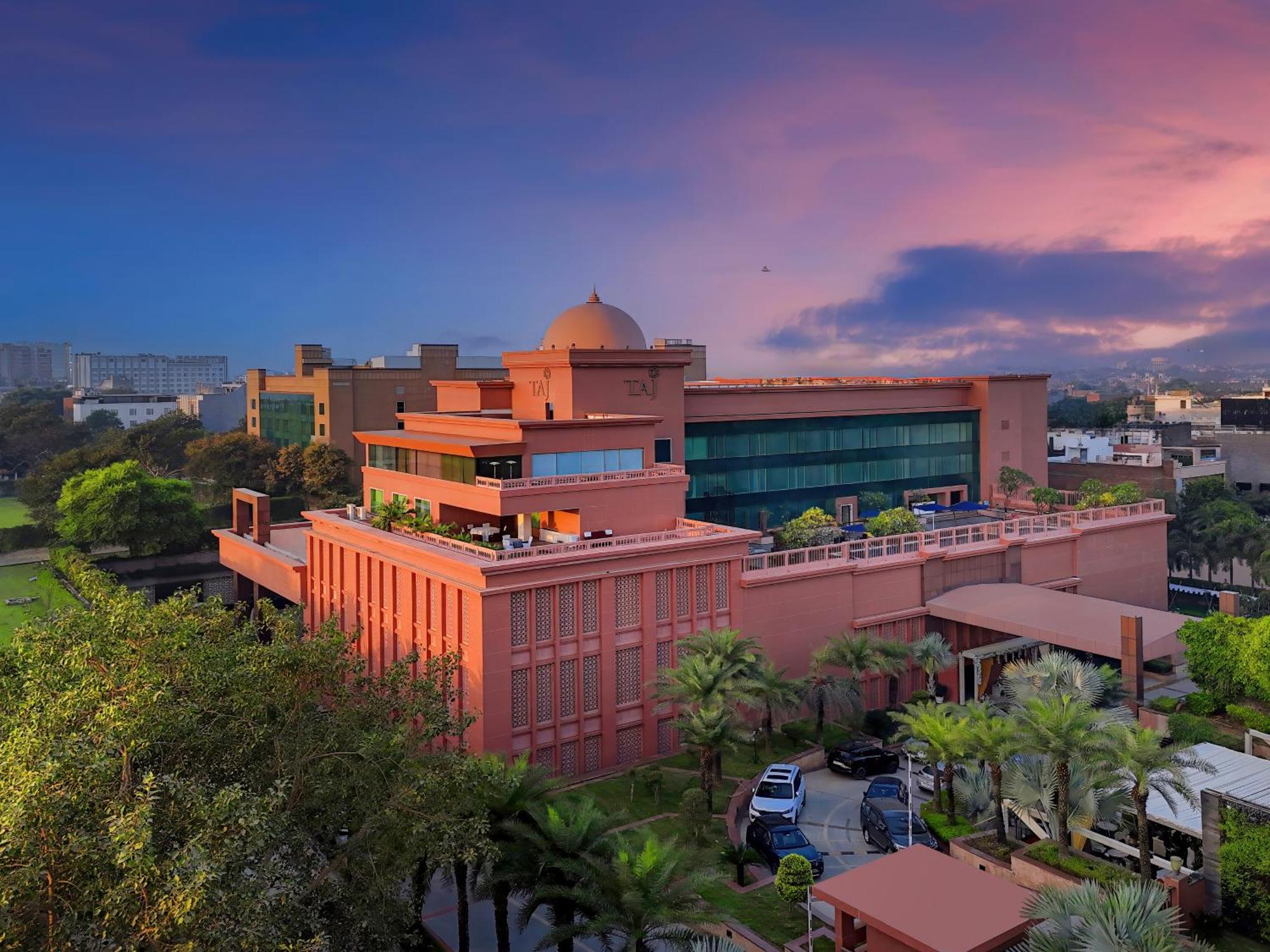Taj Hotel & Convention Centre, Agra Agra  Exterior photo The University of Management Sciences